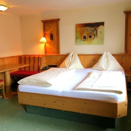 Hotel Roesslwirt Kirchberg in Tirol Bagian luar foto