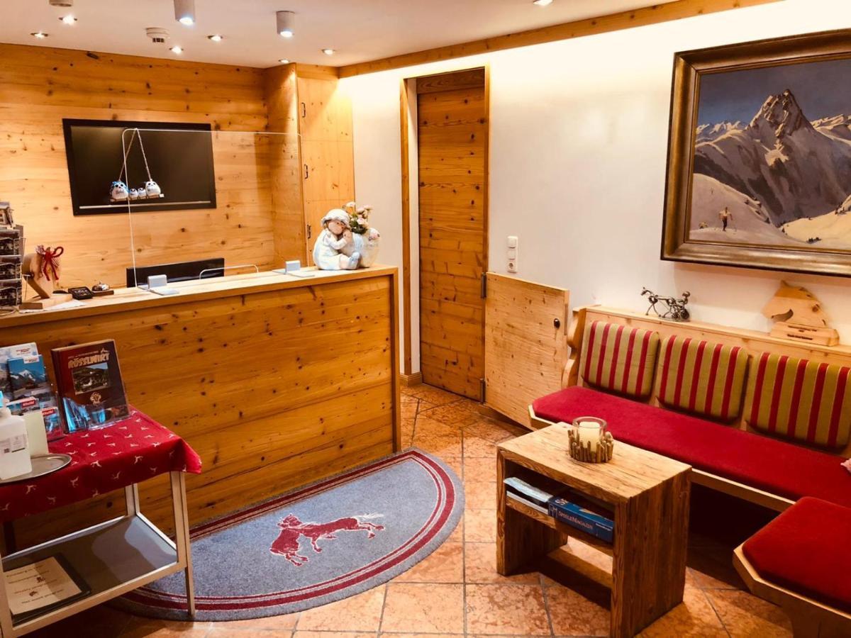 Hotel Roesslwirt Kirchberg in Tirol Bagian luar foto