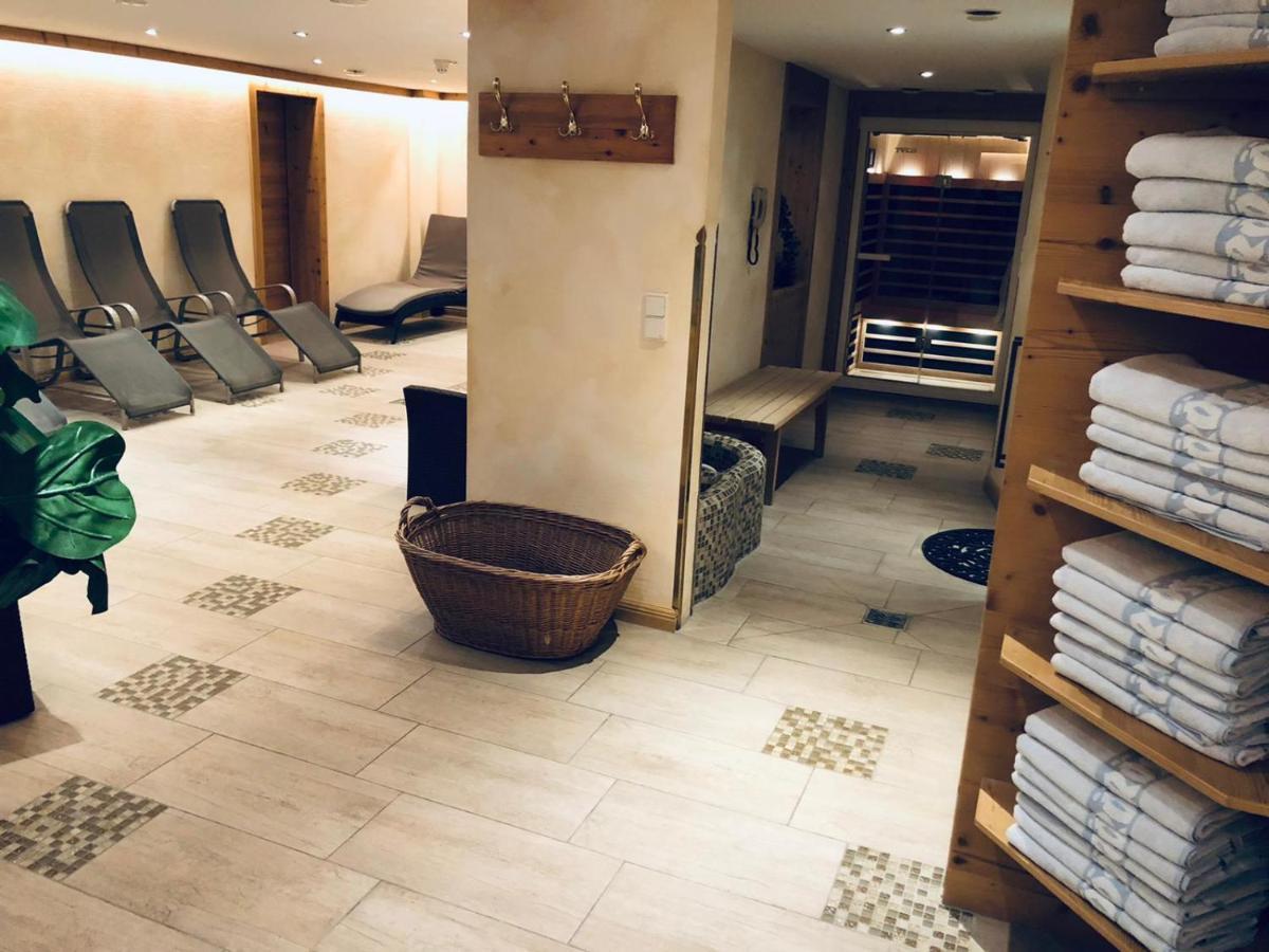 Hotel Roesslwirt Kirchberg in Tirol Bagian luar foto