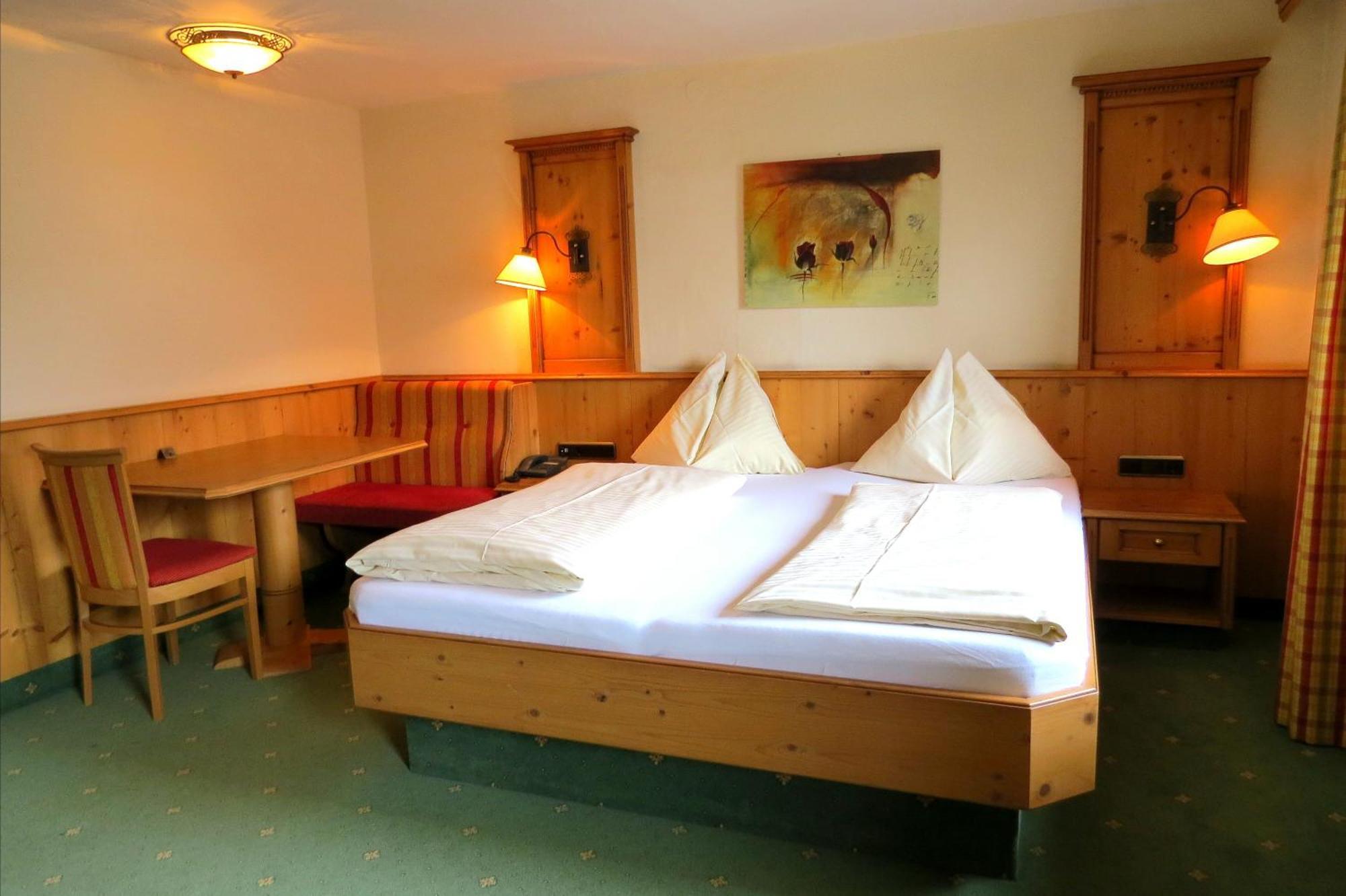 Hotel Roesslwirt Kirchberg in Tirol Bagian luar foto