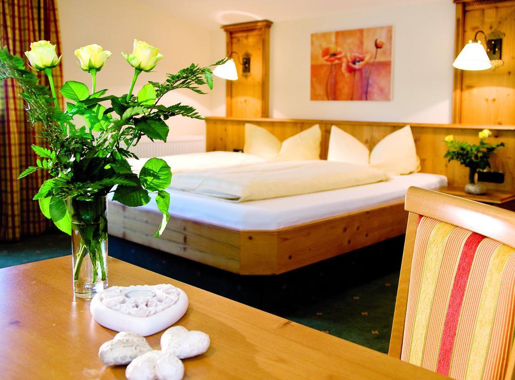Hotel Roesslwirt Kirchberg in Tirol Bagian luar foto