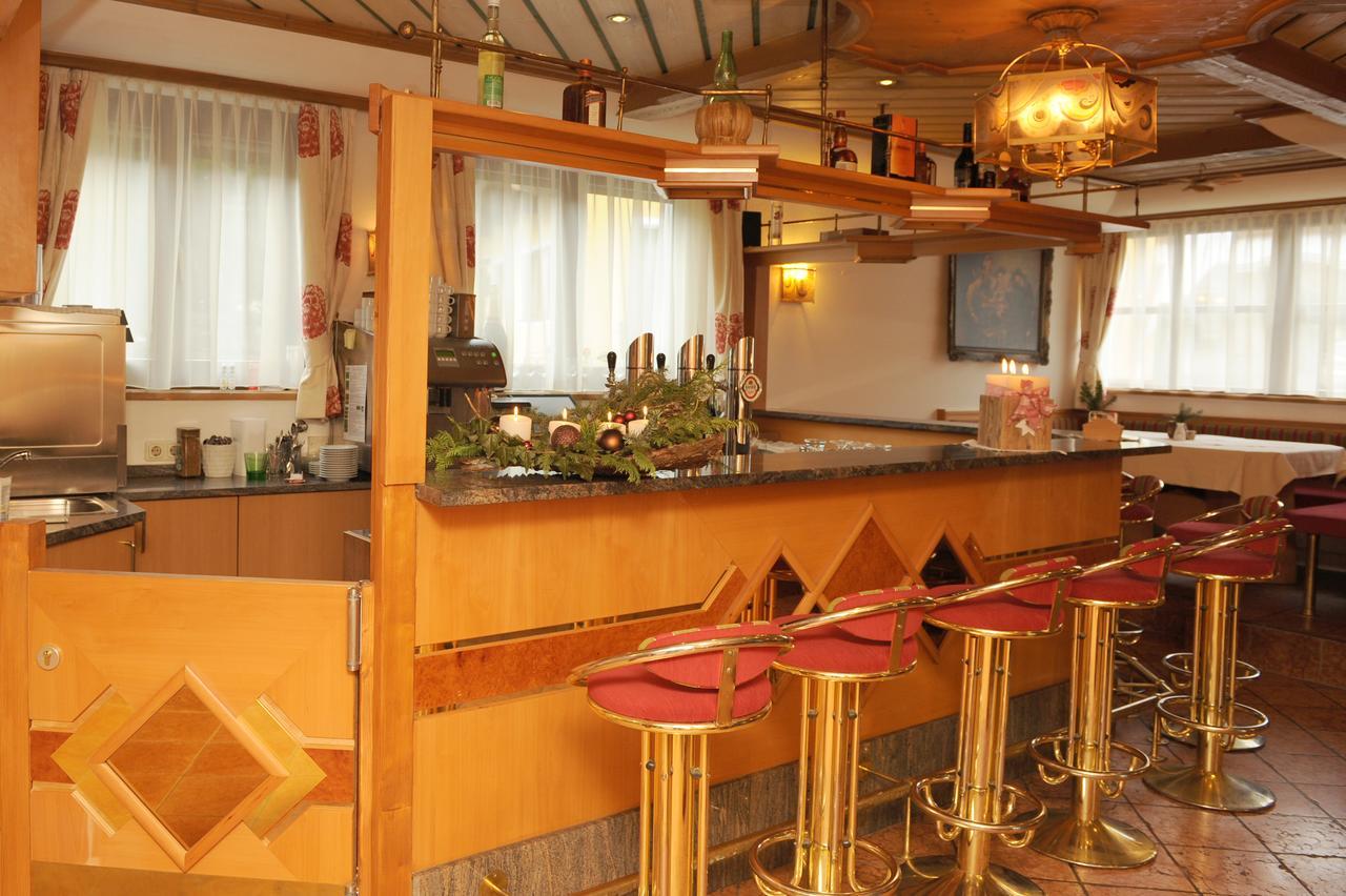 Hotel Roesslwirt Kirchberg in Tirol Bagian luar foto